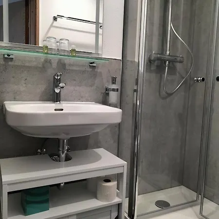 Silbertanne فندق 2*